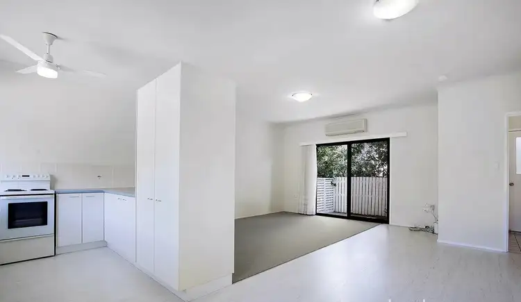 Fifth view of Homely unit listing, Unit 2/8-12 Baynes St, Margate QLD 4019