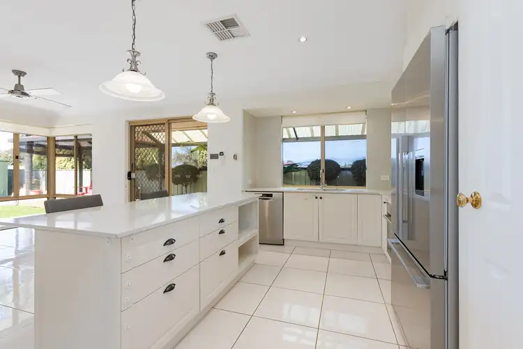 10 Chase Court, Woodvale WA 6026