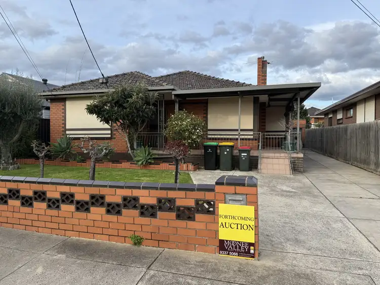 38 Lake St, Avondale Heights VIC 3034