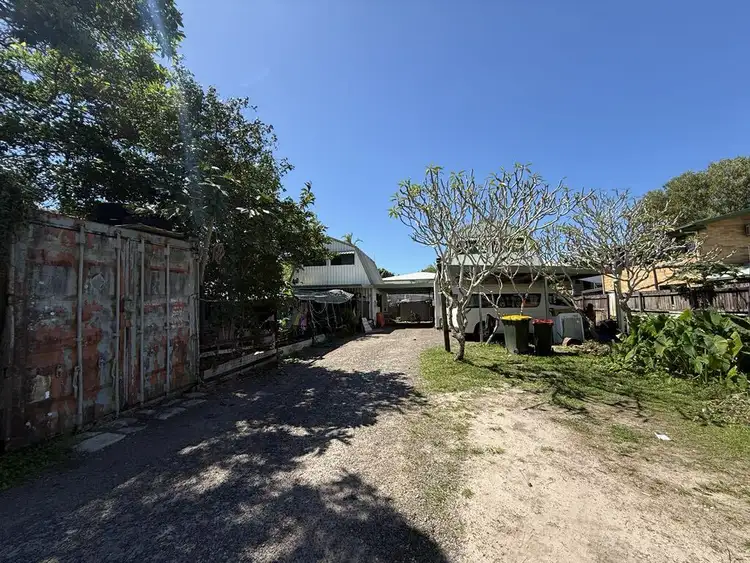 70 Holland St, Wongaling Beach QLD 4852
