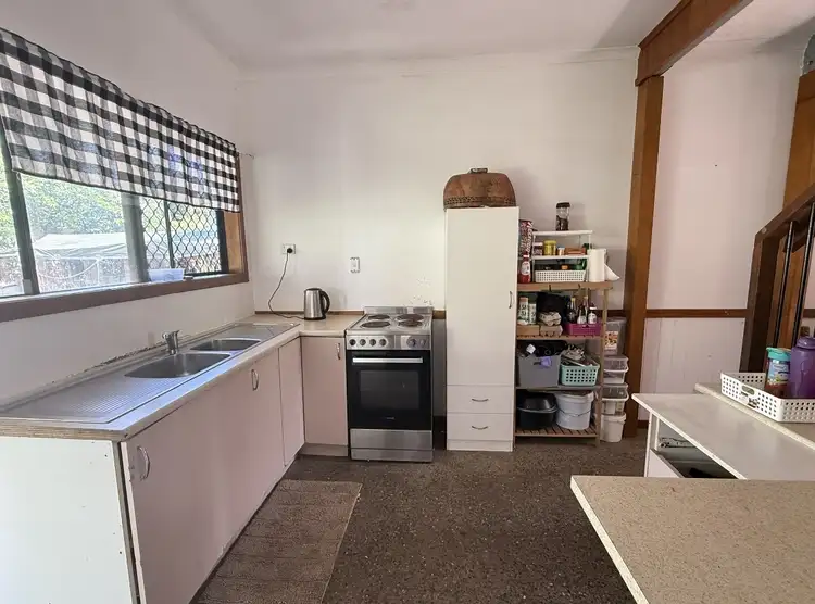 70 Holland St, Wongaling Beach QLD 4852