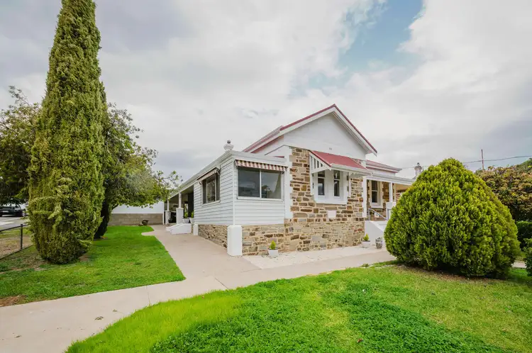 54 Commercial St, Burra SA 5417