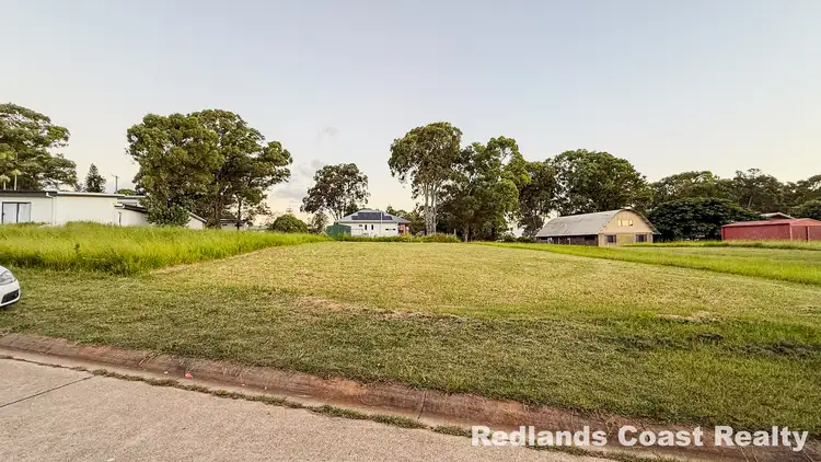 12 Crest Haven, Lamb Island QLD 4184