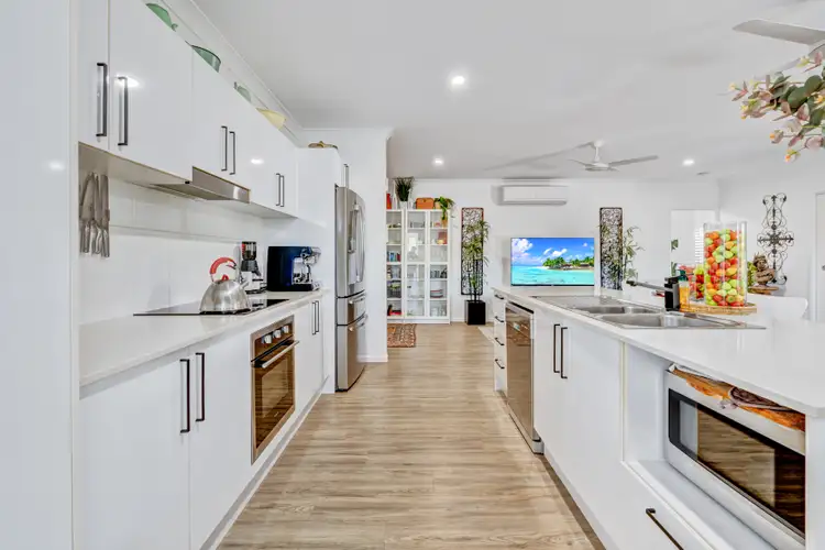 6 Reef St, Wongaling Beach QLD 4852