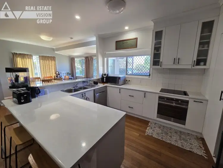 Second view of Homely house listing, 3 Thomas Pl, Emerald QLD 4720
