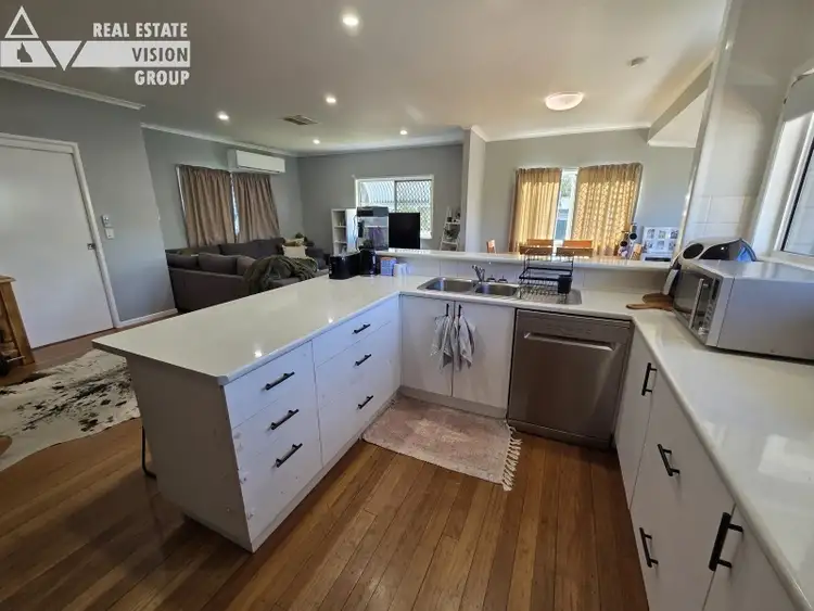 Fifth view of Homely house listing, 3 Thomas Pl, Emerald QLD 4720