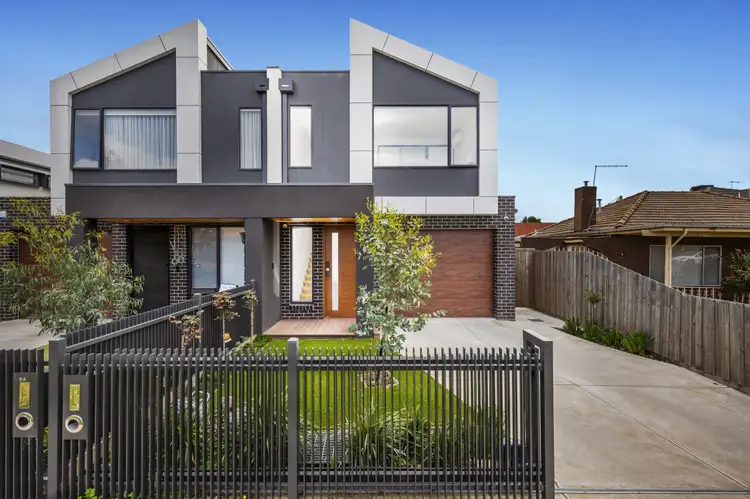 6 Riverside Avenue, Avondale Heights VIC 3034