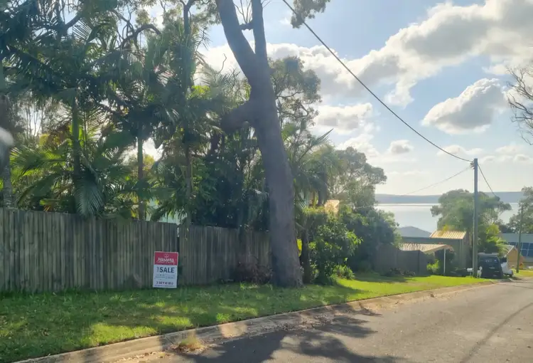 25 Oomool St, Macleay Island QLD 4184