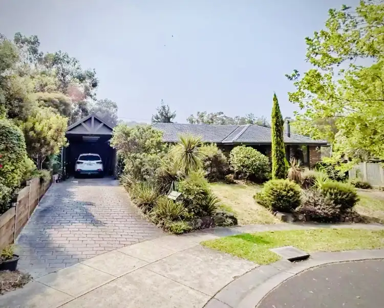 8 Halidon Cl, St Helena VIC 3088
