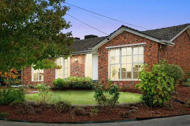 37 Elmwood Cres, Glen Waverley VIC 3150