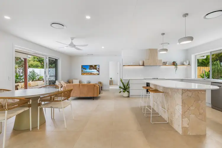 3 Poinciana Ave, Mooloolaba QLD 4557