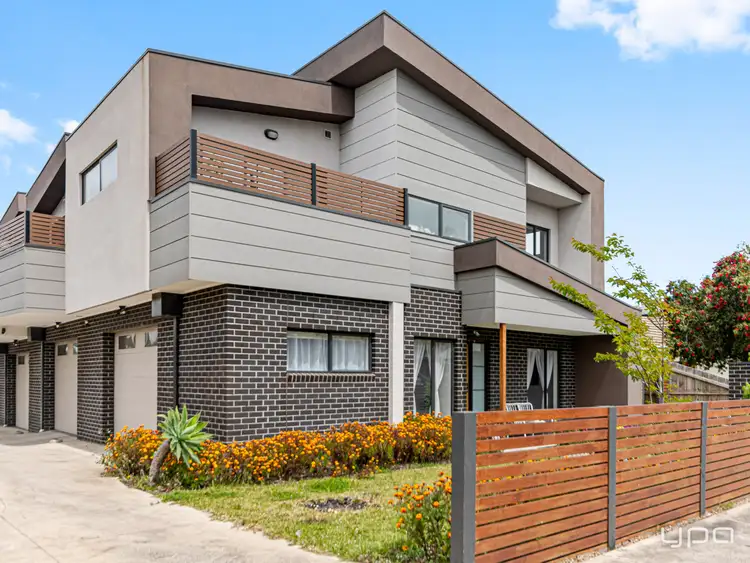 11 Gladstone Pde