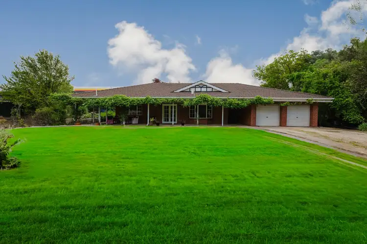 2 Young St, Auburn SA 5451