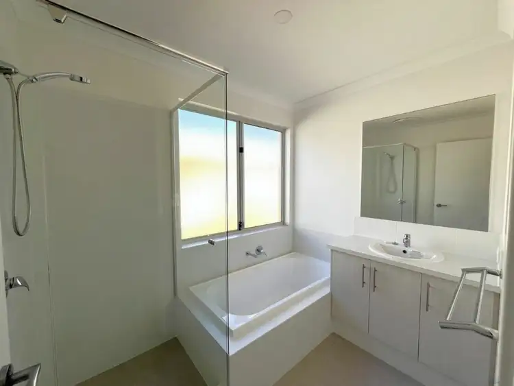 26 Waratah Way, Wandi WA 6167