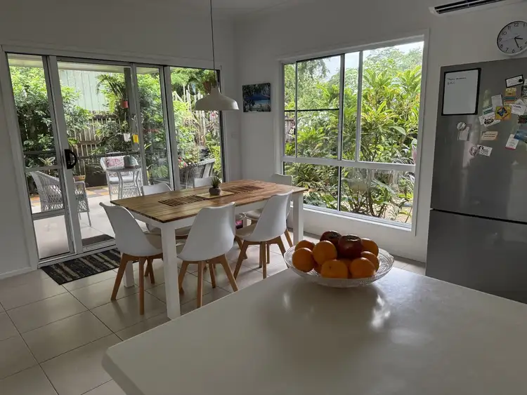 Duplex 2/20 Seaview St, Mission Beach QLD 4852