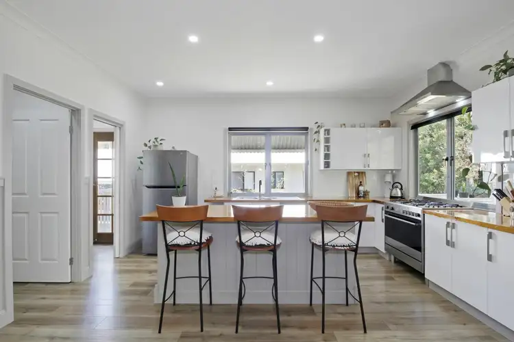 35 Alexander St, Macleay Island QLD 4184