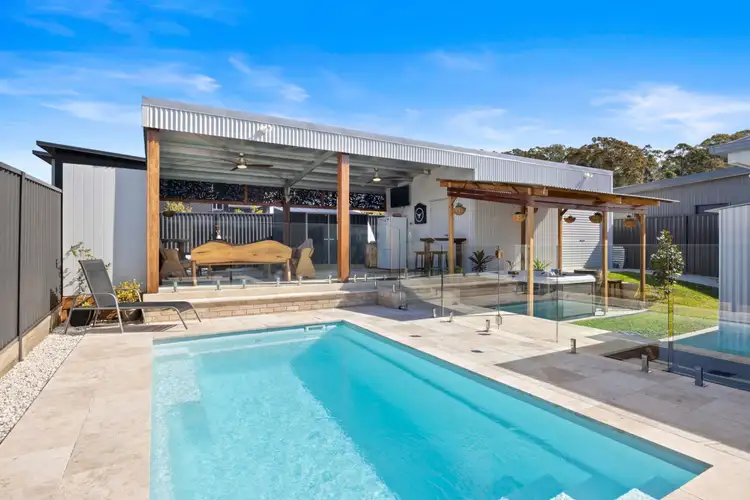 14 Platypus Parade, Lake Cathie NSW 2445