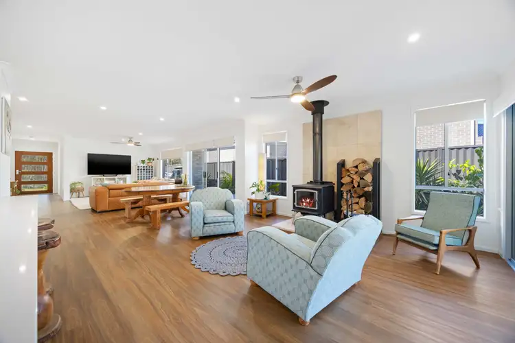 14 Platypus Parade, Lake Cathie NSW 2445