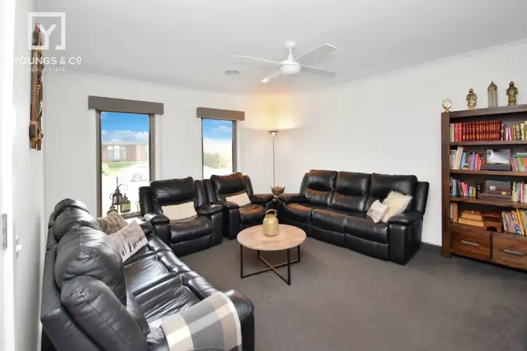 Second view of Homely house listing, 3 Daylesford Cres, Kialla VIC 3631