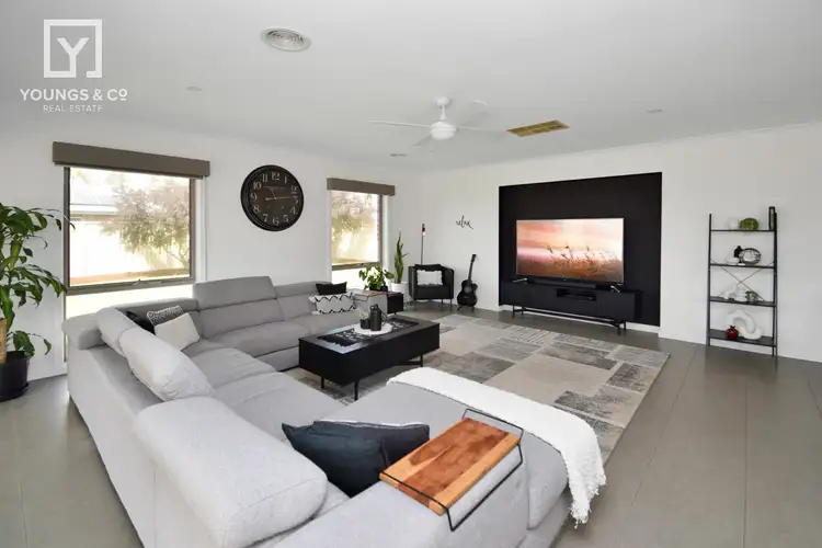 Fifth view of Homely house listing, 3 Daylesford Cres, Kialla VIC 3631