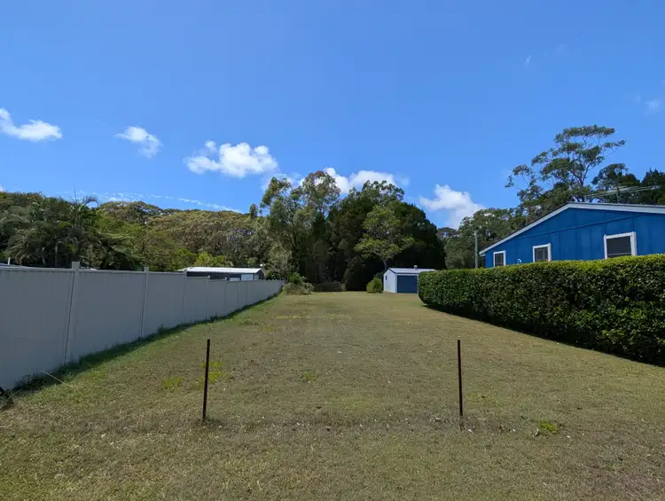 4 Beth St, Russell Island QLD 4184