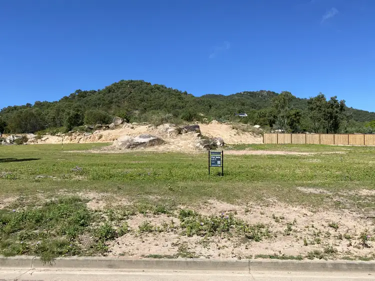 120 Gifford St, Horseshoe Bay QLD 4819