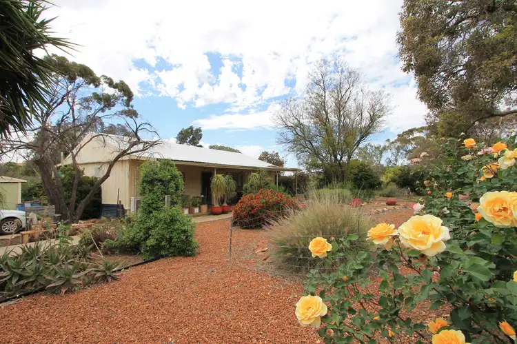 166 Railway Rd, Toodyay WA 6566