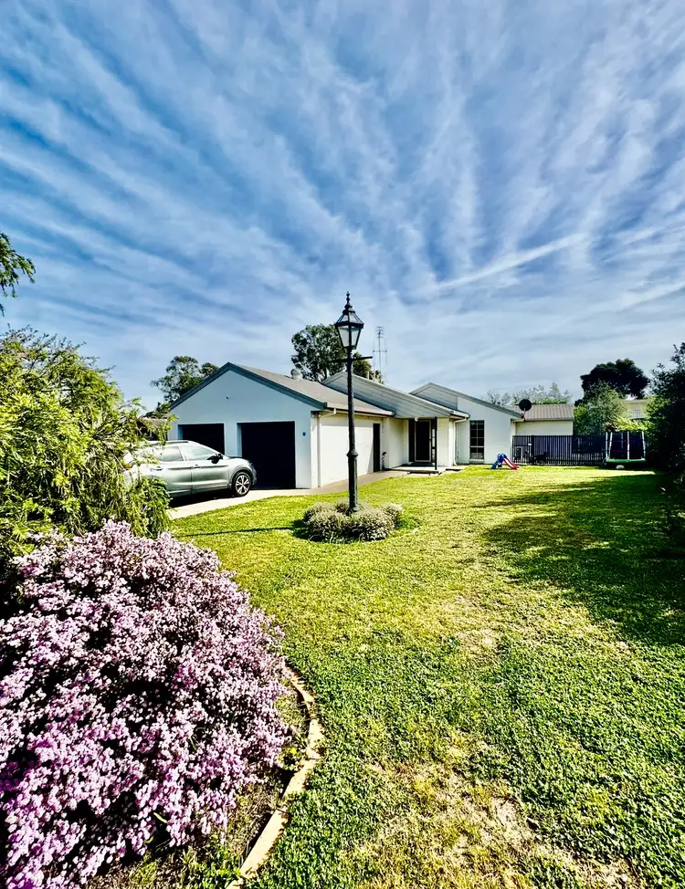 Second view of Homely house listing, 4 Lauren Court, Kangaroo Flat VIC 3555
