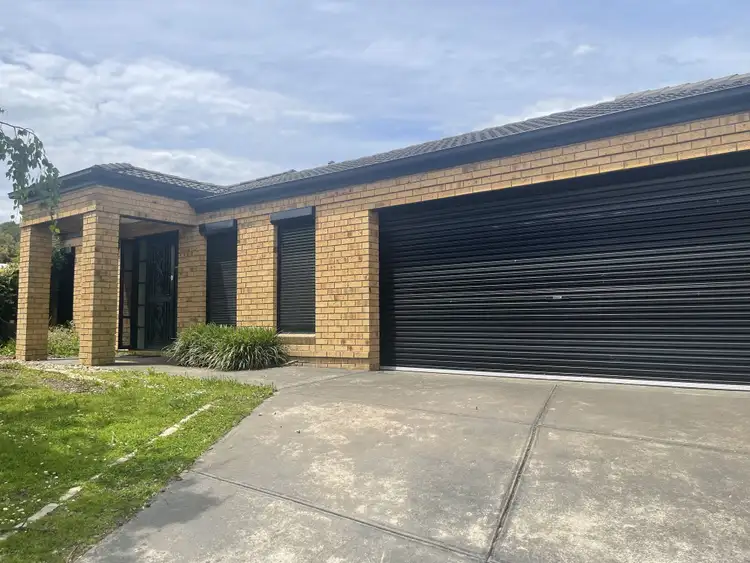 7 Sir Phillip Ct, Pakenham VIC 3810