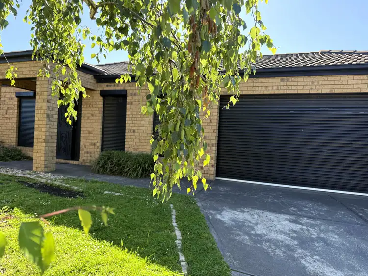 7 Sir Phillip Ct, Pakenham VIC 3810