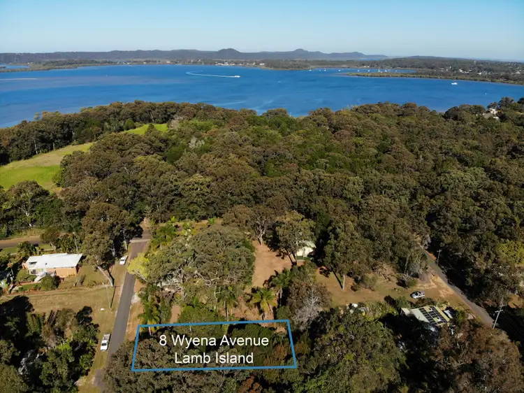 8 Wyena Avenue, Lamb Island QLD 4184