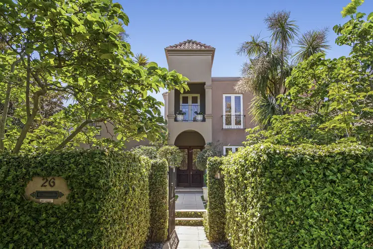 26 Oak Gr, Brighton VIC 3186