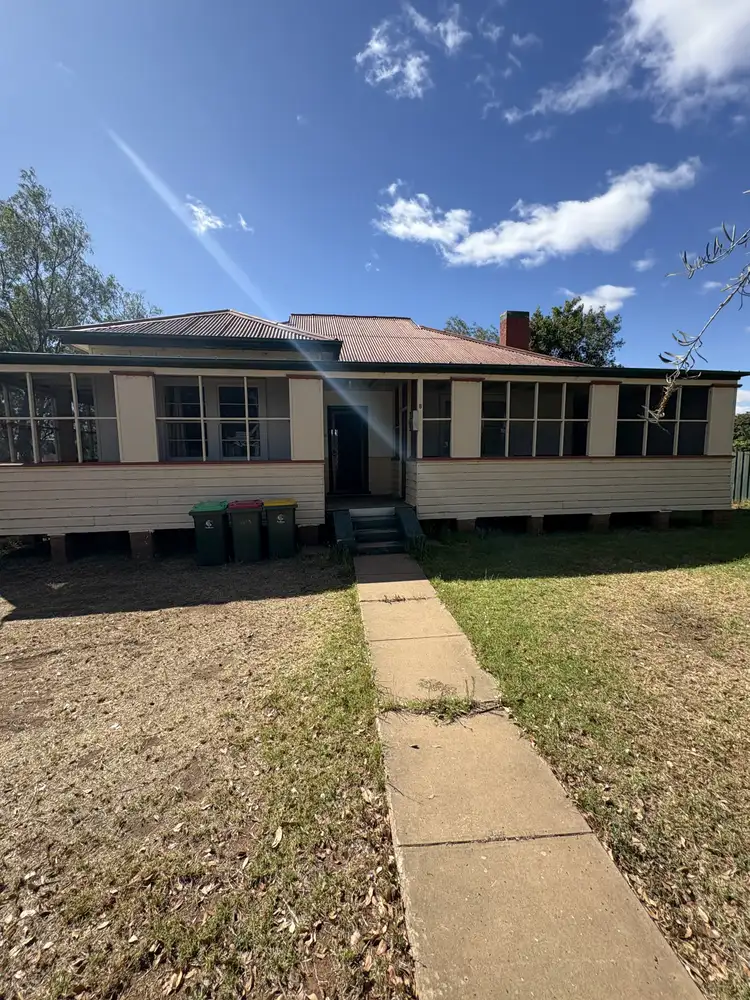 8 Dandaloo St, Trangie NSW 2823