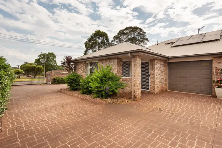 Unit 1/27 Devine St, Harristown QLD 4350