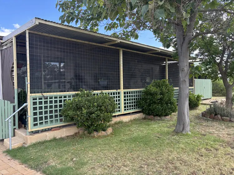 10 Massingham St, Kellerberrin WA 6410