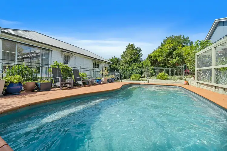 102 Pine St, Wynnum QLD 4178