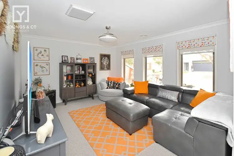 Second view of Homely house listing, 14 Sugargum Cres, Kialla VIC 3631