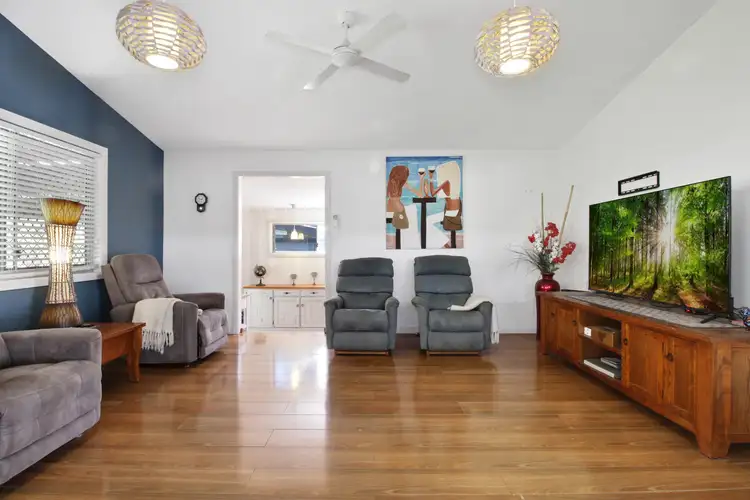 26 Ilya St, Macleay Island QLD 4184