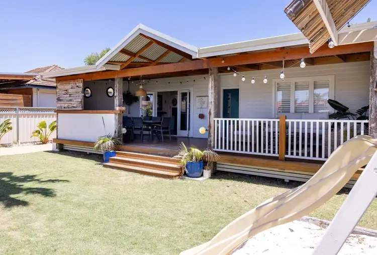 10 Whitfield Street, Beachlands WA 6530