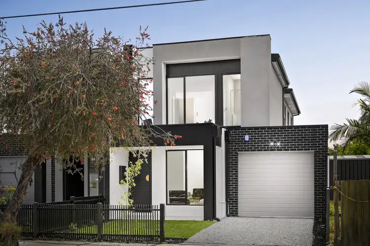 17A Arvern Avenue
