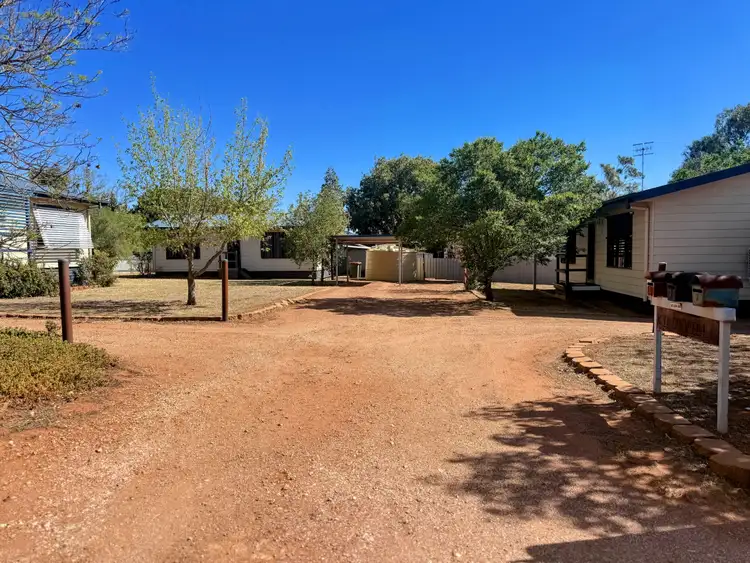 Unit 1,Unit 2,Unit 3 Bathurst Lane