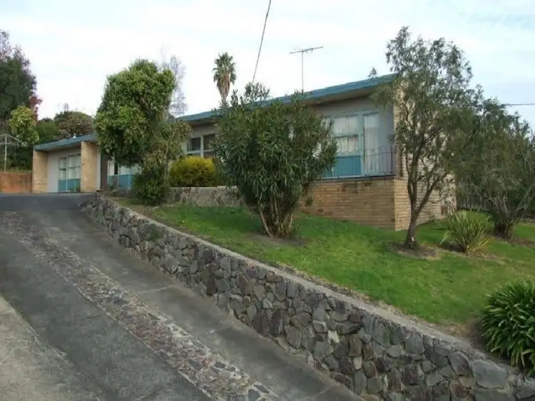 1 & 2/8 Chamberlain Road, Newborough VIC 3825