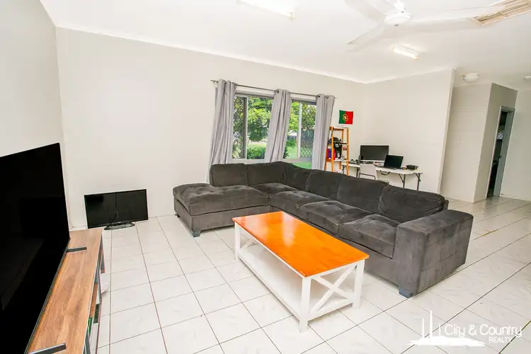 16 Emmalyn Close