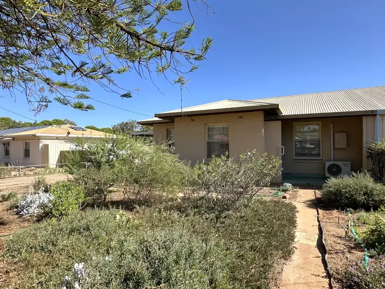 12 Giles Street