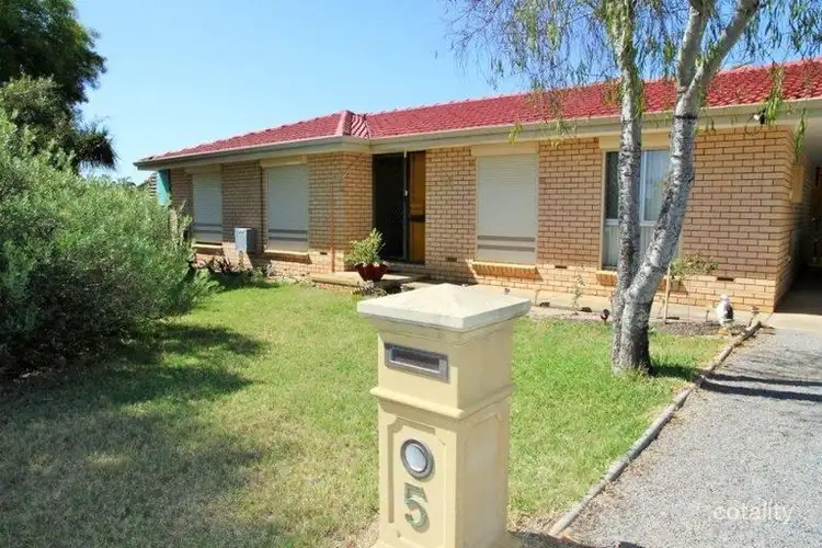5 Sanday Ct