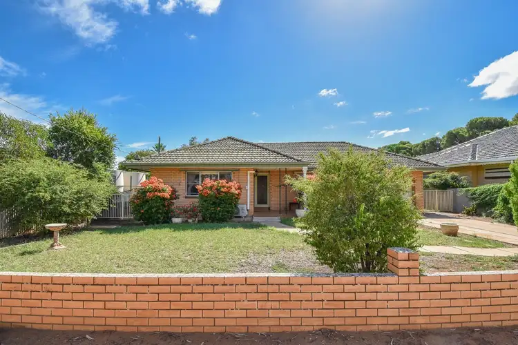 3 Bowman Street