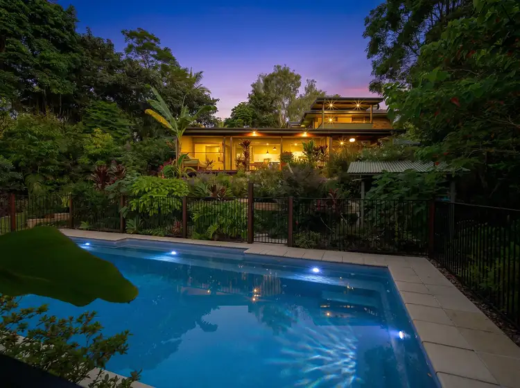25 Moonlight Close