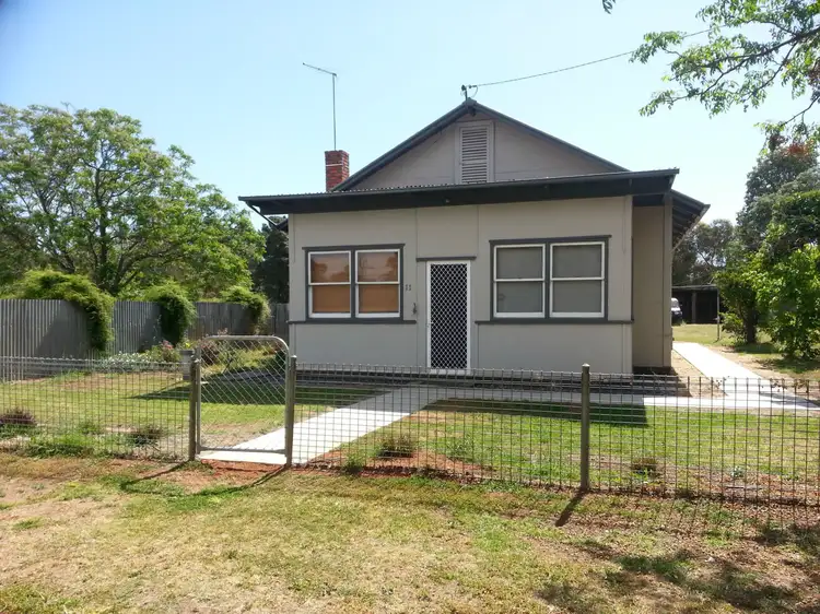 11 Murray Street, Oaklands NSW 2646