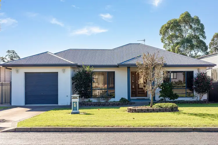 25 Lakeside Drive