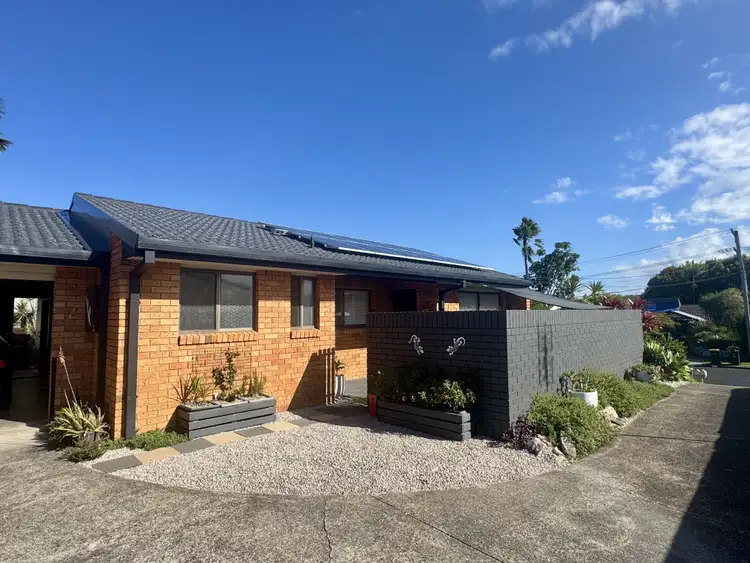 8 Playford Avenue